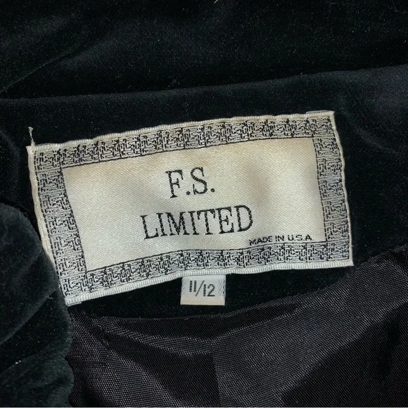 v i n t a g e :: Romantic Soft Velvet Longline Buttoned Coat - Picture 8 of 14